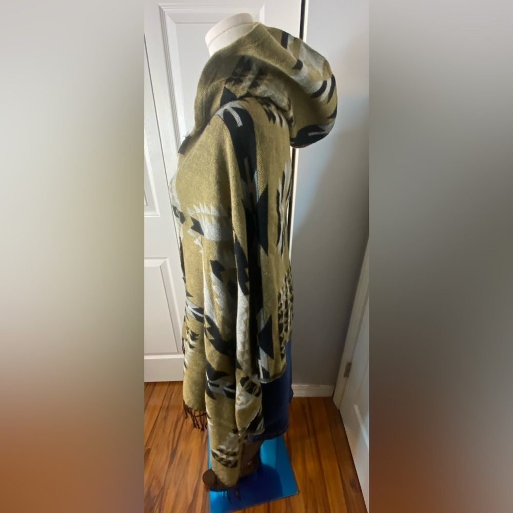 Geometric Pattern Hooded Poncho - Picture 3 of 3